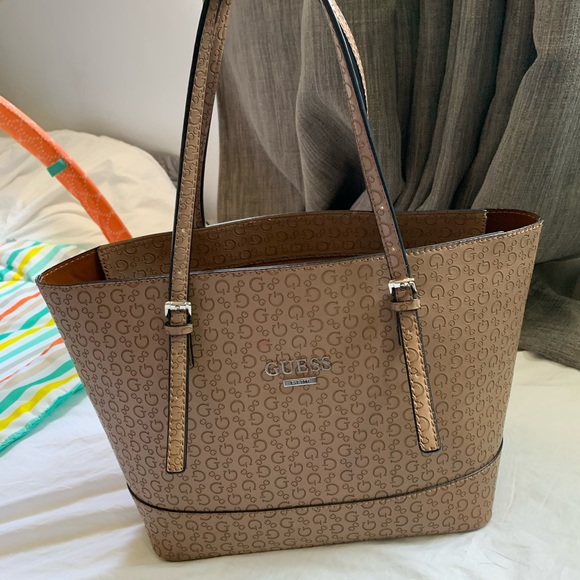 Guess - Picture 1 of 9